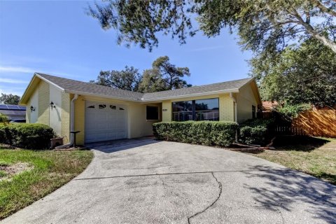 House in Tarpon Springs, Florida 3 bedrooms, 97.92 sq.m. № 1898945 - photo 1