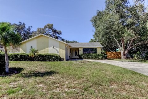 House in Tarpon Springs, Florida 3 bedrooms, 97.92 sq.m. № 1898945 - photo 3