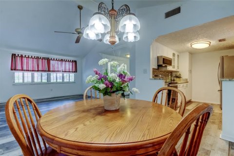 House in Tarpon Springs, Florida 3 bedrooms, 97.92 sq.m. № 1898945 - photo 8
