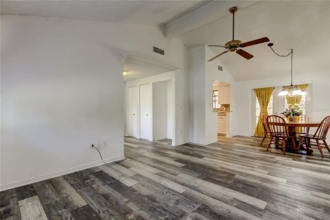 House in Tarpon Springs, Florida 3 bedrooms, 97.92 sq.m. № 1898945 - photo 9