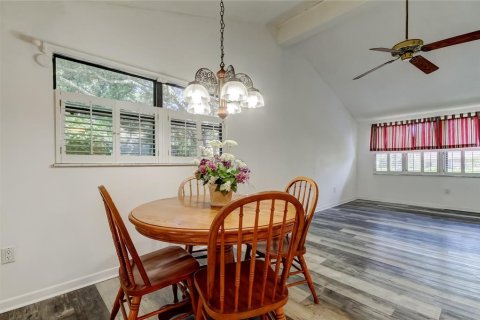 House in Tarpon Springs, Florida 3 bedrooms, 97.92 sq.m. № 1898945 - photo 6