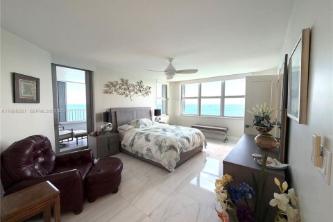 Condominio en venta en Riviera Beach, Florida, 3 dormitorios, 261.98 m2 № 2169334 - foto 5