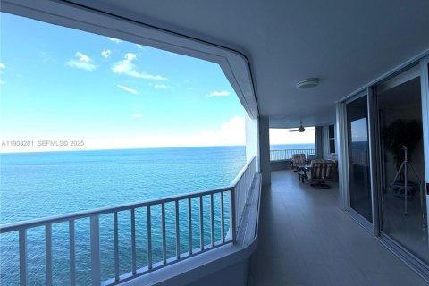 Condominio en venta en Riviera Beach, Florida, 3 dormitorios, 261.98 m2 № 2169334 - foto 25