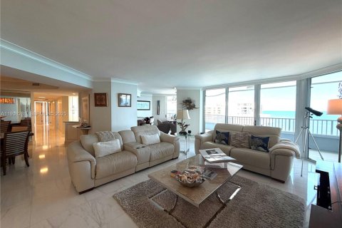 Condominio en venta en Riviera Beach, Florida, 3 dormitorios, 261.98 m2 № 2169334 - foto 6