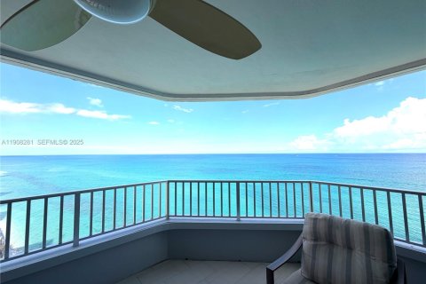 Condominio en Riviera Beach, Florida, 3 dormitorios № 2169334