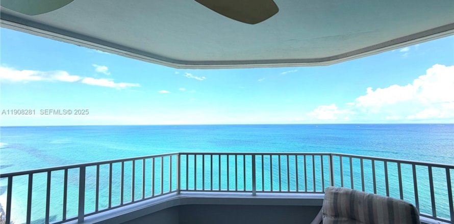 Condominio en Riviera Beach, Florida, 3 dormitorios № 2169334