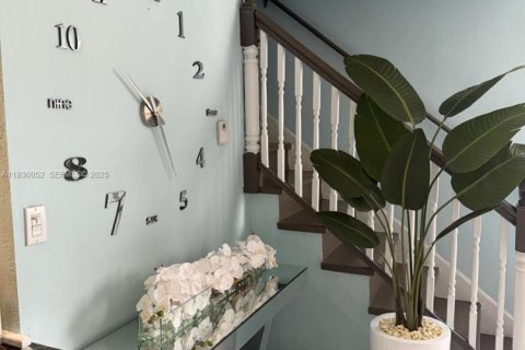 Снять в аренду кондоминиум в Хайалиа, Флорида 2 спальни, 88.72м2, № 1989729 - фото 2