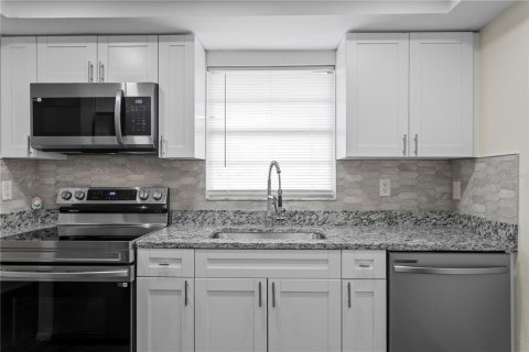 House in Tampa, Florida 2 bedrooms, 74.69 sq.m. № 1754550 - photo 10