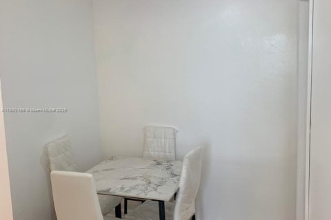 Appartement à louer à Miami Beach, Floride: 2 chambres, 69.68 m2 № 1946504 - photo 10