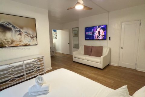 Appartement à louer à Miami Beach, Floride: 2 chambres, 69.68 m2 № 1946504 - photo 2