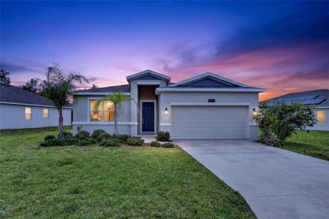 House in Clermont, Florida 4 bedrooms, 195.93 sq.m. № 2351478