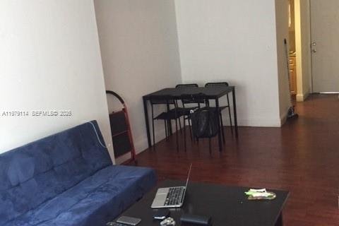 Condo in Miami Beach, Florida, 1 bedroom № 2044751 - photo 3