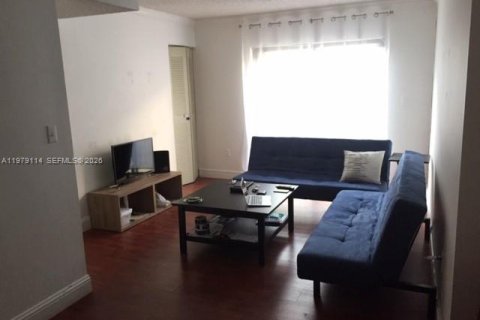 Condo in Miami Beach, Florida, 1 bedroom № 2044751 - photo 2