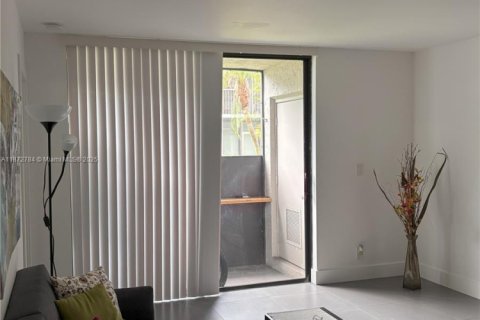 Condominio en alquiler en Coral Springs, Florida, 3 dormitorios, 106.84 m2 № 1927277 - foto 16