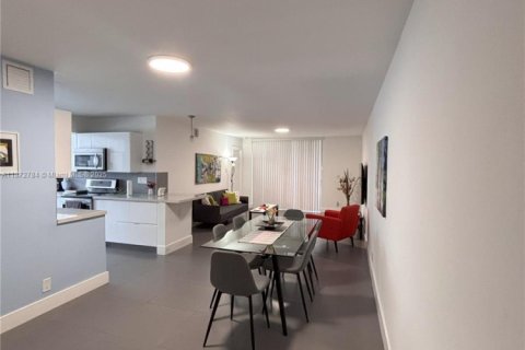 Condominio en alquiler en Coral Springs, Florida, 3 dormitorios, 106.84 m2 № 1927277 - foto 13