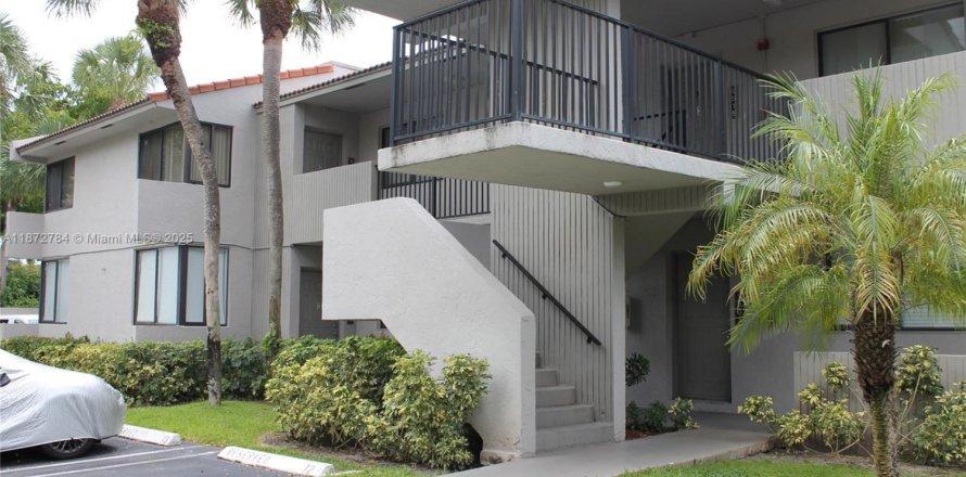 Condominio en Coral Springs, Florida, 3 dormitorios № 1927277