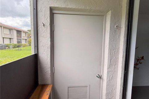 Condominio en alquiler en Coral Springs, Florida, 3 dormitorios, 106.84 m2 № 1927277 - foto 21