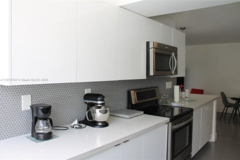 Condominio en alquiler en Coral Springs, Florida, 3 dormitorios, 106.84 m2 № 1927277 - foto 9