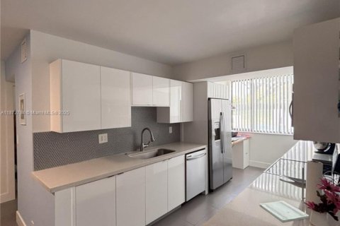 Condominio en alquiler en Coral Springs, Florida, 3 dormitorios, 106.84 m2 № 1927277 - foto 7