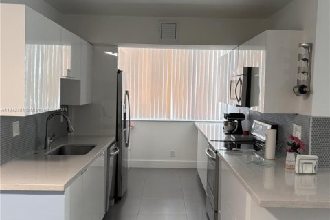 Condominio en alquiler en Coral Springs, Florida, 3 dormitorios, 106.84 m2 № 1927277 - foto 11