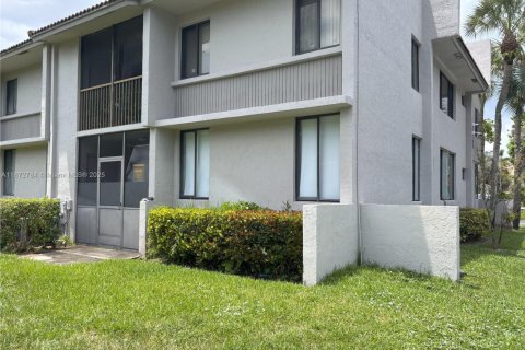 Condominio en alquiler en Coral Springs, Florida, 3 dormitorios, 106.84 m2 № 1927277 - foto 2