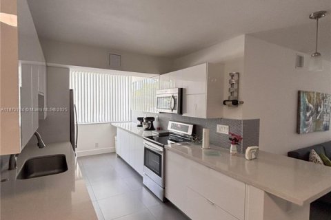 Condominio en alquiler en Coral Springs, Florida, 3 dormitorios, 106.84 m2 № 1927277 - foto 5