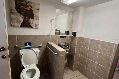 Propiedad comercial en alquiler en Tavares, Florida, 111.48 m2 № 1884215 - foto 8