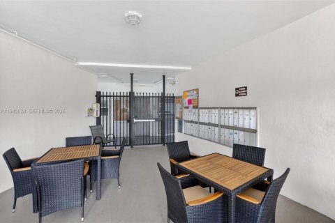 Condo in Lauderdale Lakes, Florida, 2 bedrooms  № 2060203 - photo 27