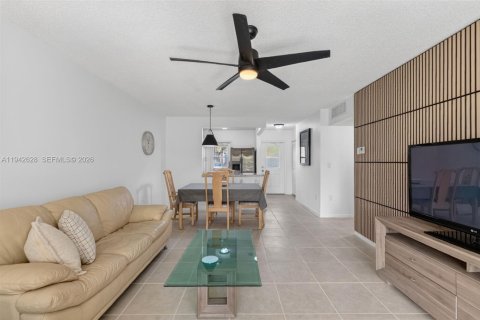 Condo in Lauderdale Lakes, Florida, 2 bedrooms  № 2060203 - photo 10
