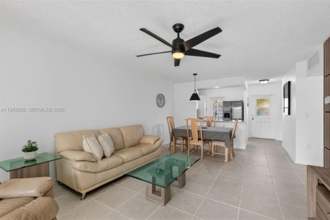 Condo in Lauderdale Lakes, Florida, 2 bedrooms  № 2060203 - photo 11