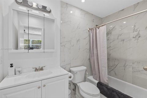 Condo in Lauderdale Lakes, Florida, 2 bedrooms  № 2060203 - photo 17