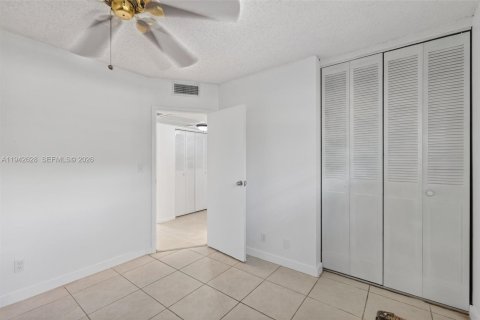 Condo in Lauderdale Lakes, Florida, 2 bedrooms  № 2060203 - photo 19