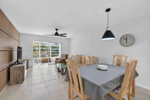 Condo in Lauderdale Lakes, Florida, 2 bedrooms  № 2060203 - photo 4