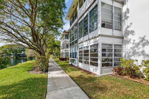 Condo in Lauderdale Lakes, Florida, 2 bedrooms  № 2060203 - photo 23