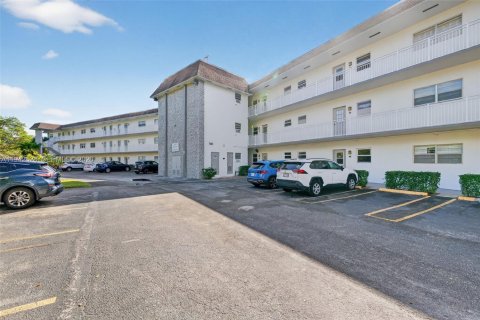 Condo in Lauderdale Lakes, Florida, 2 bedrooms  № 2060203 - photo 25