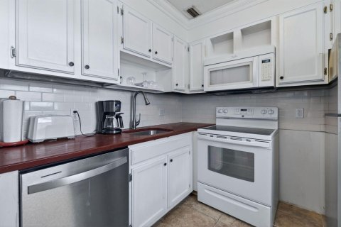 Condo in Stuart, Florida, 2 bedrooms № 2083512 - photo 12