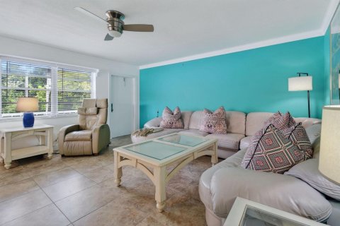 Condo in Stuart, Florida, 2 bedrooms № 2083512 - photo 6