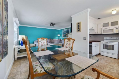 Condo in Stuart, Florida, 2 bedrooms № 2083512 - photo 9