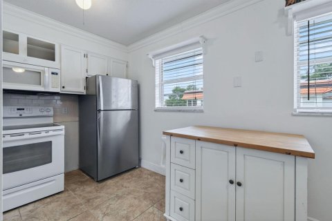 Condo in Stuart, Florida, 2 bedrooms № 2083512 - photo 10