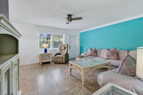 Condo in Stuart, Florida, 2 bedrooms № 2083512 - photo 7