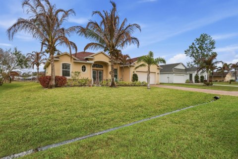 Villa ou maison à vendre à Port St. Lucie, Floride: 4 chambres, 201.41 m2 № 2245554 - photo 3
