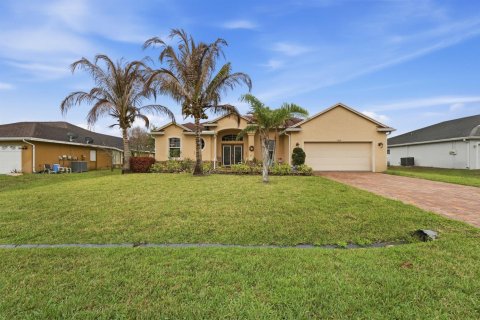 Villa ou maison à Port St. Lucie, Floride 4 chambres, 201.41 m2 № 2245554