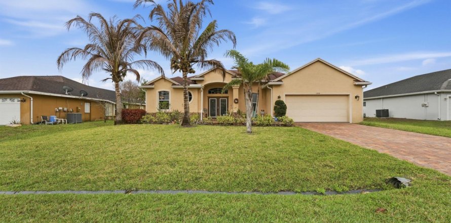 Villa ou maison à Port St. Lucie, Floride 4 chambres, 201.41 m2 № 2245554