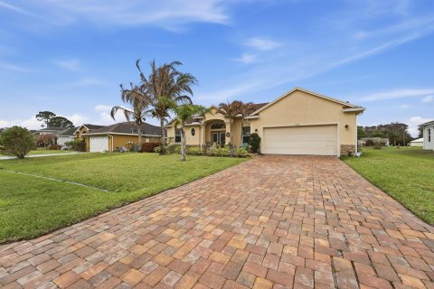 Villa ou maison à vendre à Port St. Lucie, Floride: 4 chambres, 201.41 m2 № 2245554 - photo 2