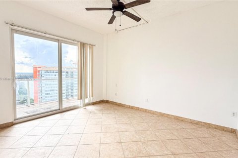 Condominio en venta en Miami, Florida, 1 dormitorio, 74.41 m2 № 1944622 - foto 9