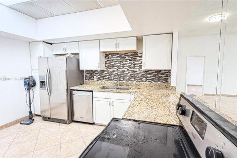 Condominio en venta en Miami, Florida, 1 dormitorio, 74.41 m2 № 1944622 - foto 4