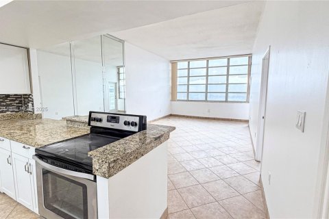 Condominio en venta en Miami, Florida, 1 dormitorio, 74.41 m2 № 1944622 - foto 3