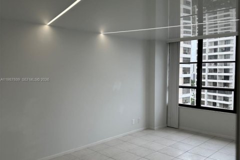 Condominio en venta en Hallandale Beach, Florida, 1 dormitorio, 92.9 m2 № 2048789 - foto 9