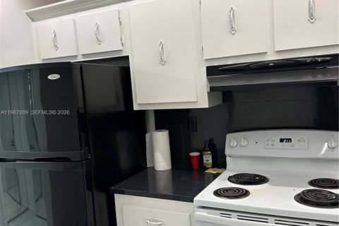 Condominio en venta en Hallandale Beach, Florida, 1 dormitorio, 92.9 m2 № 2048789 - foto 16