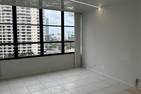 Condominio en venta en Hallandale Beach, Florida, 1 dormitorio, 92.9 m2 № 2048789 - foto 10